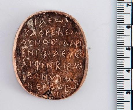 Une ancienne amulette avec un étrange palindrome découverte à Chypre