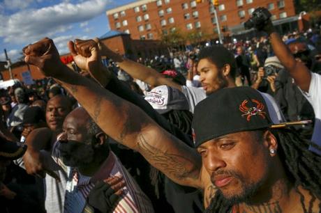 États-Unis : Renforts militaires à Baltimore avant le couvre-feu