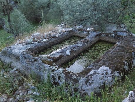 Visiter les ruines de Latmos, et mourir