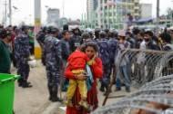 Népal: la police anti-émeute intervient pour contenir la colère des survivants du séisme
