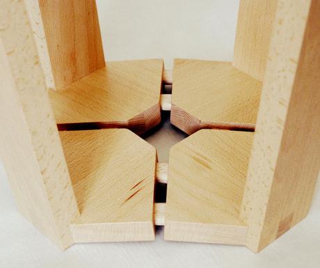 Un petit tabouret par Boris Beaulant