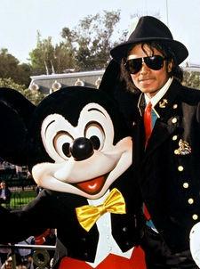 Michael-and-Mickey-Mouse-michael-jackson-24254853-225-302