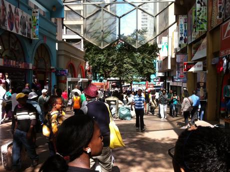 Johannesburg : Une ville encombrée par les marchands et les embouteillages