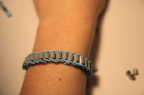 DIY comment faire un bracelet avec des élastiques (rainbow loom) et des perles Hama?
