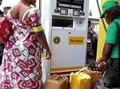 Nigeria réduit budget subventions carburants