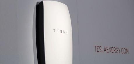 Le Powerwall, la nouvelle batterie de Tesla, présentée à Hawthorne, en Californie, le 30 avril 2015 ©AFP