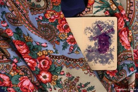foulard-Montmartre-Blues-enseigne-comtesse-sofia-l'un-des-produits-phares-de-cette-saison-estivale-2014