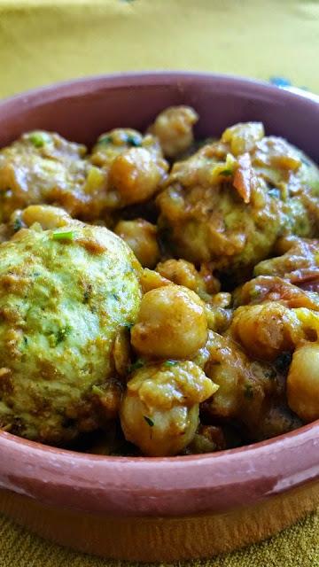 Curry léger aux boulettes de poulet et aux pois chiche – Chickpea and chicken meatball curry