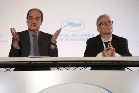 Pierre Lescure et Thierry Frémaux lors de la conférence de presse du 68e Festival de Cannes à Paris, le 16 avril 2015.