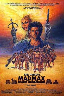 George Miller, George Ogilvie, Mad Max 3, Beyond Thunderdome, Au-delà du dôme du tonnerre, Mel Gibson, Mad Max, Rockatansky, Bruce Spence, Jedediah, gyro captain, Adam Cockburn, Jedediah Jr., Tina Turner, Aunty Entity, Frank Thring, The Collector, Angelo Rossitto, Master, Paul Larsson, Blaster, Angry Anderson, Ironbar, Robert Grubb, Pig Killer, Bartertown, Captain Walker, Fury Road, Charlize Theron, Tom Hardy, geekmehard, geek me hard, test, trailer, critique, avis, comic-book, comics, film, chronique, article