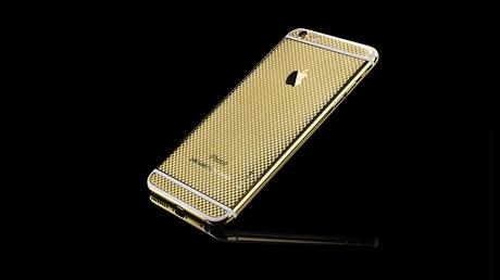 Version grand luxe recouvert d’or et autres pierres précieuses pour cet iPhone 6