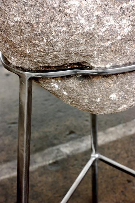 Was the first chair a stone ? chaise pierre par Lucas Munoz