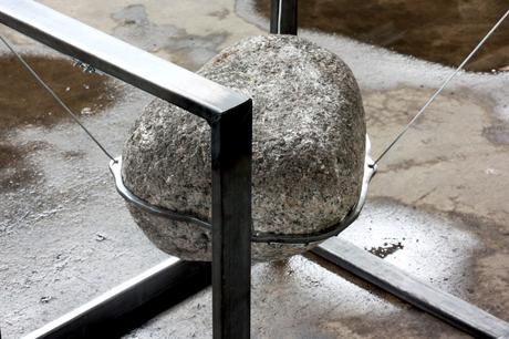 Was the first chair a stone ? chaise pierre par Lucas Munoz