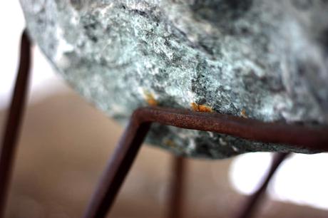 Was the first chair a stone ? chaise pierre par Lucas Munoz