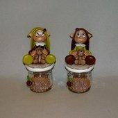 pot à dragée avec bébé elfe et son doudou en porcelaine froide - Le petit monde d'Ingrid