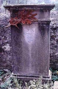 Les deux tombes de Paul Urbain de Fleury.