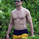 matt-bomer-shirtless-beach-05202015-24-675x900