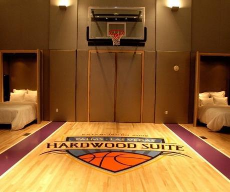 Découvrez la suite d’hôtel qui possède un terrain de basket