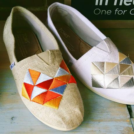 Les accessoires TOMS: sacs, chaussures et lunettes