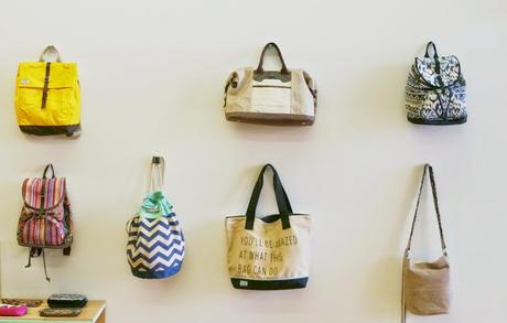 Les accessoires TOMS: sacs, chaussures et lunettes