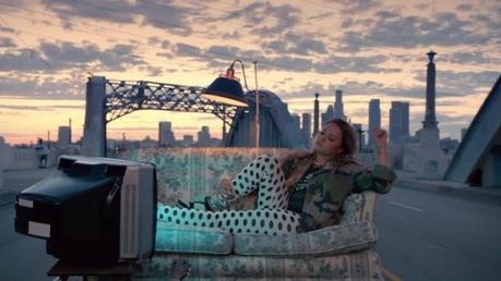 4920603826 Elvira, nouveau clip