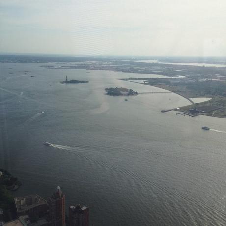 La baie et la Statue de la Liberté vues depuis le One World Trade Center