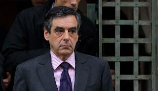 François Fillon se prend les pieds dans le tapis du tribunal correctionnel de Paris