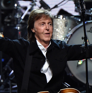 Paul McCartney adore faire des bourdes sur scène