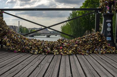 Le street-art au secours des « cadenas de l’amour »