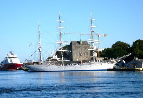 globe-t-bonnet-voyageur-travelling-winter-hat-bergen-bryggen-matin-voilierA