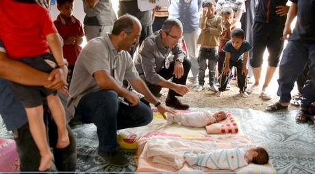 Dominik Stillhart visite un camp pour personnes déplacées situé en périphérie de Baghdad