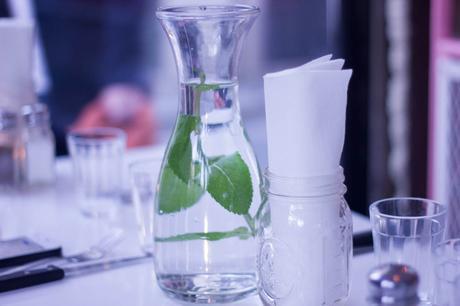 eau feuille menthe
