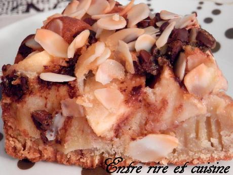 Gâteau riches en Pommes à la Vanille, au Rhum, aux pépites de chocolat et amandes effilées