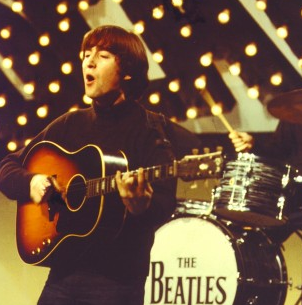 LA GUITARE PERDUE DE JOHN LENNON AUX ENCHÈRES