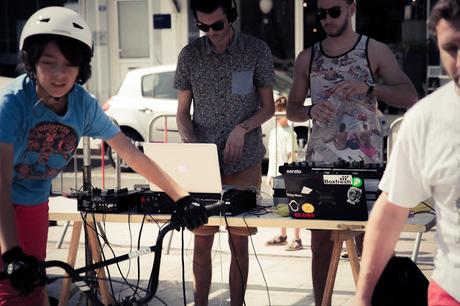 à 10h du mat' le street réveille Langon à coup de colles, de bombes, de pochoirs, sous les roues des bmx sur fond de bonne musique : c'est Graffic Urbain #!