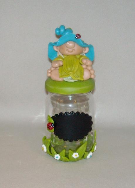 Pot avec lutin en porcelaine froide