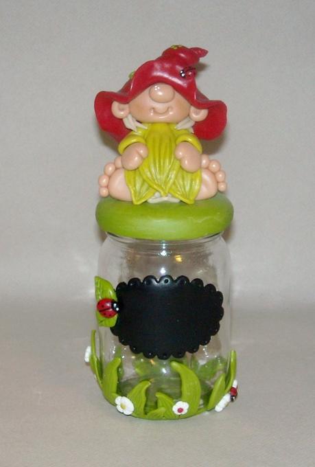 Pot avec lutin en porcelaine froide