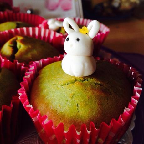 Muffins à la pistache au cœur de fruits rouges confits