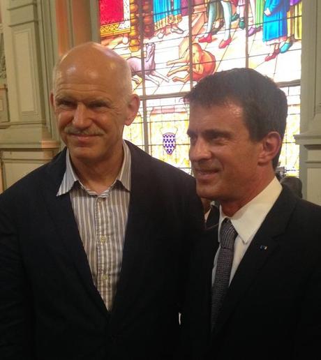 Pour Valls la Grèce c'est Papandreou et à Barcelone c'est le foot contre Ada Colau.