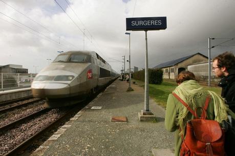 Charente-Maritime : les défenseurs du TGV se mobilisent à Surgères Charente-Maritime : les défenseurs du TGV se mobilisent à Surgères