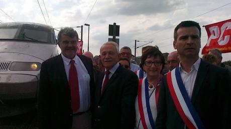 Jean-François Fountaine et les élus de Charente-Maritime en gare de Surgères. © Laurence Couvrand. France 3