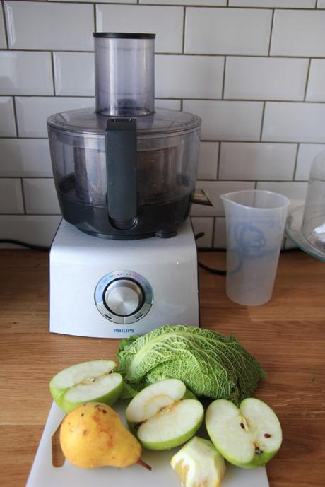 Paléo détox : recette de jus vert purifiant à base de chou vert et de pommes