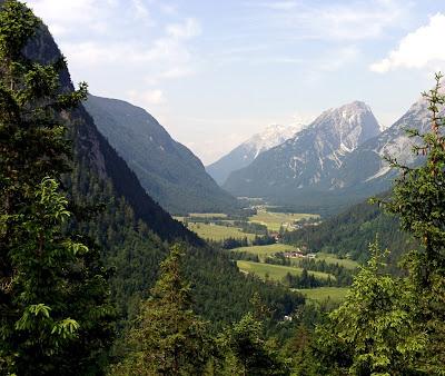 Belles promenades: de Mittenwald au chalet de l´Ederkanzel, vue panoramique sur les vallées de l´Isar et de Leutasch