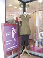 Une boutique de maternité à un endroit très improbable rue de nevers