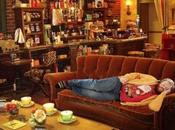 homme s’est endormi pleine journée travail canapé n’aurait