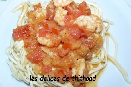 crevettes aux tomates et nouilles chinoises