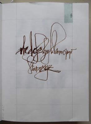 Traces larges à l'extrait de cassel, posées d'un geste tr...