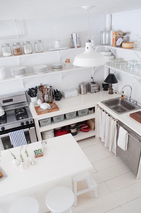 Maison blanche et simple Scandinavian Home via Nat et nature Sem 26_2015 sur les blogs déco