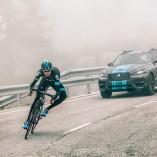 Le F-Pace, futur SUV de Jaguar, présent au Tour de France 2015