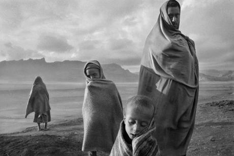 Sebastiao_Salgado_AFRICA_Korem_camp_Ethiopia_1984